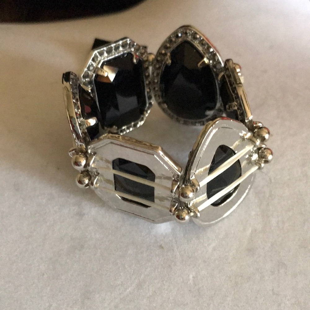 Jewelry - Picture 5 of 6